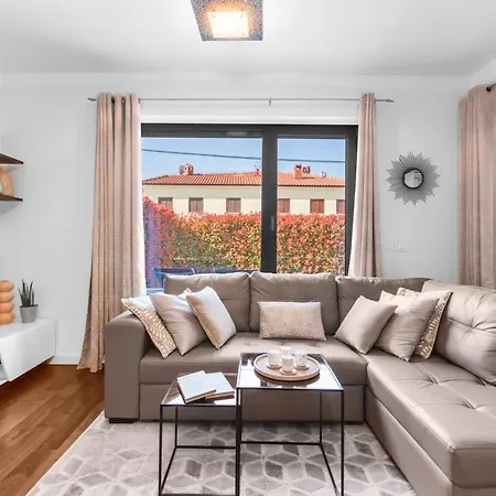 Luxury New With Private Garden Near The Beach! Porec