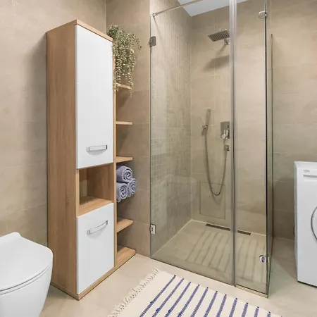 Luxury New With Private Garden Near The Beach! Porec