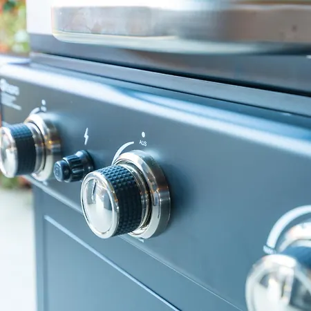 아파트 Luxury New With Private Garden Near The Beach! 포레치