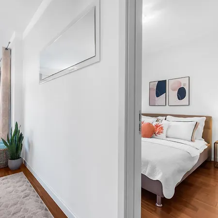 Luxury New With Private Garden Near The Beach! Apartment