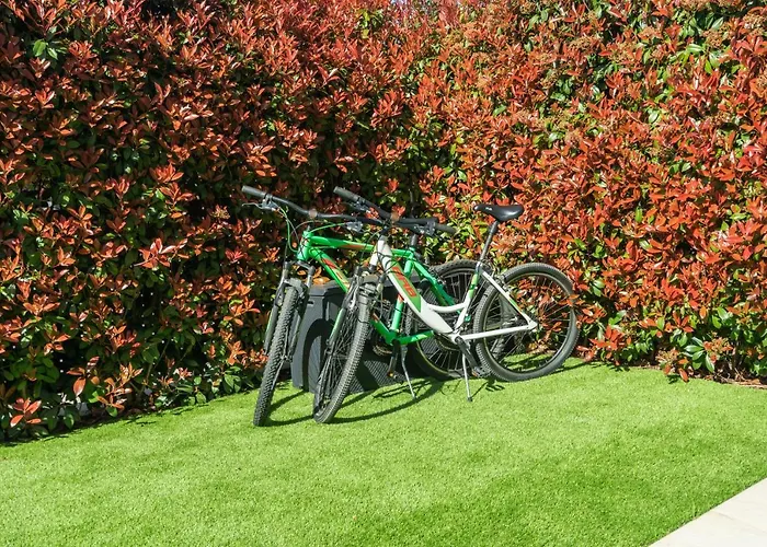 Luxury New With Private Garden Near The Beach! 아파트