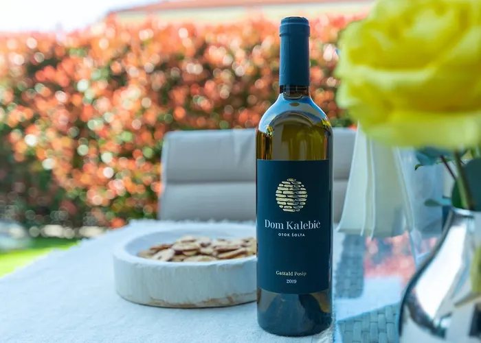 Luxury New With Private Garden Near The Beach! 아파트 포레치